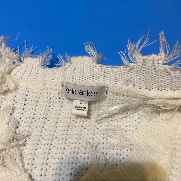 35. Kell Palmer white sweater size large - Picture 3 of 8